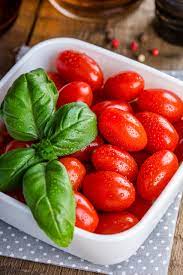 I pomodori maturati al sole sono una delle delizie dell'estate. Metodi Per Congelare I Pomodori E Come Usarli Dopo Lo Scongelamento Cucina Serafina