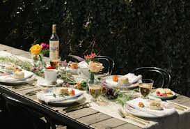 Learn the terminology and techniques to set a traditional dinner table with proper. 25 Gorgeous Summer Table Decorations Summer Party Decorations