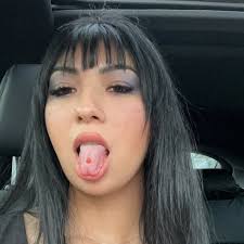 Betty Tello's Instagram, Twitter & Facebook