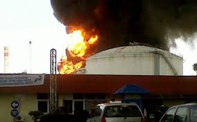Kilang minyak pertamina refinery unit (ru) iv cilacap jawa tengah dikabarkan terbakar pada, jumat (11/6/2021) malam sekira pukul 20.00 wib 1 jam lalu breaking news: Hatta Rajasa Pimpin Penanganan Kebakaran Kilang Minyak Cilacap Tribunnews Com Mobile