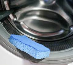 Ayda bir kez, birikmeyi ve kokuları gidermek için boş bir ılık yıkama yapabilirsin, ekstra bir önlem olarak soda. Iki Malzeme Yeter Camasir Makinesi Nasil Temizlenir Yemek Com