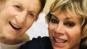 1981 russo için sanatsal atılım yılıdır. Lutto Per Carmen Russo E Morta La Mamma Giuseppina Dilei