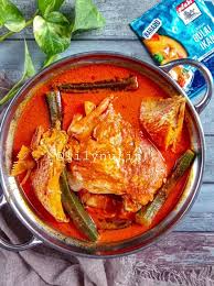 1 sendok makan gula merah. My Resipi Gulai Ikan Merah Bahan Bahan Kepala Ikan Merah 1 Paket Serbuk Gulai Ikan Adabi 1 Kotak Santan 4 Biji Bawang Merah 3 Ulas Bawang Putih 2 Batang Serai 1 O