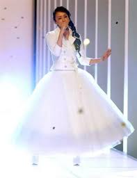 第６８回ｎｈｋ紅白歌合戦 が３１日 東京 渋谷のｎｈｋホールで行われ ９月１６日に引退する歌手 安室奈美恵 ４０ が特別企画枠で ２００３年以来１４年ぶりに紅 安室奈美恵 ファッション 奈美恵 安室 奈美恵
