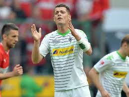 Granit xhaka says he could make a step up to a bigger club from borussia monchengladbach, but insists he will not leave to simply sit on the bench for a european giant. Xhaka Vor Dem Absprung Zu Inter Bundesliga Kicker