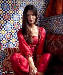 الممثلة التركية توبا بيوكوستون مشاهير صورة ٢ Nice Dresses Traditional Outfits Tuba Buyukustun