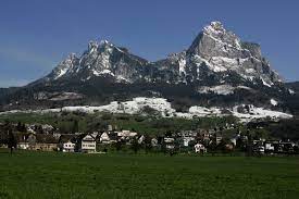Southeast walls of the two myths as well as the far right of the hagge spitz. Mythen Wikipedia