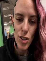 Books and tattoos aren't a bad way to start a Monday 📚🐈‍⬛