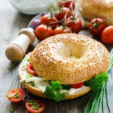 Bagel Au Fromage Frais Tomates Cerise Et Ciboulette Recette Recettes De Cuisine Bagels Recette
