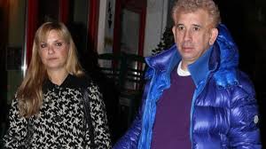 Ο γνωστός ηθοποιός φαίνεται πως κατηγορείται όχι μόνο για δύο απόπειρες βιασμού, αλλά και για βιασμό. Petros Filippidhs Celebrities Eidhseis Yupiii Gr