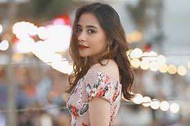Sitha marino dan aliando syarief di sinetrom keajaiban cinta. Prilly Latuconsina Tertantang Perankan Sosok Mae