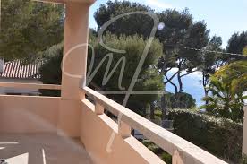 Lesiteimmo vous propose un large choix d'appartements en vente à cassis (13260) et ses environs, mis à jour en temps réel pour que vous ne passiez pas à coté de l'appartement de vos rêves. Ventes Cassis Plage Du Bestouan Vue Mer Balcon Transactions Immobilieres Cassis Agence Michele Falque