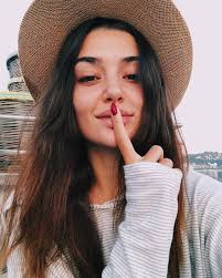 Hande Ercel Sac Rengi Tonu Ve Modelleri 2020 Alimli Kadin 2020 Aktrisler Unlulerin Tarzlari Unluler