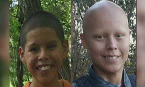 Denoncoi zhdukjen e dy fëmijëve amerikanë, pranga nënës 47-vjeçare