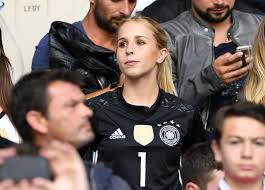 Allpool on pilt kahe korraga armastusega lindudest. Bayern Munich Star Manuel Neuer S Wife Nina Is Dressage Rider Who Met The World Cup Winner Over Madame Tussauds Waxwork