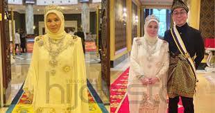 Sejarah berulang tengku puteri jihan sarungkan busana milik raja permaisuri agong 35 tahun yang lalu artikel gempak. Kepingan Emas Pada Busana Digayakan Raja Permaisuri Agong Rekaan Datuk Rizalman Sempena Istiadat Pertabalan Hijabista