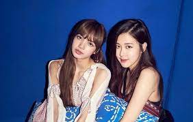Quiz which blackpink member are you sbs popasia. Rose Dan Lisa Blackpink 9 Momen Manis Maknae Line Cantik Ini