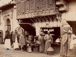 محل بقالة بالقاهرة 1886م منذ 131 عام واقماع السكر معلقة على واجهة المحل ويظهر فى الصورة الطراز امعمار للبوت فى مصر فى هذه الترة والتى تع Old Egypt Egypt Cairo