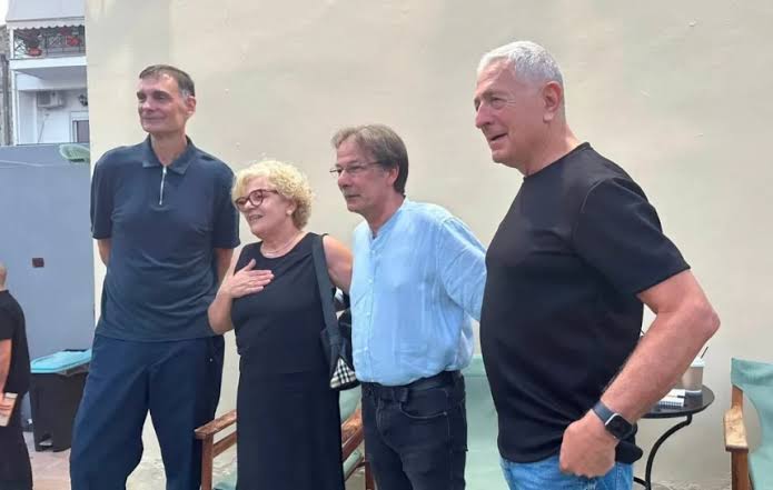 Η συγκινητική συνάντηση του Γιώργου Μπαρτζώκα με τη Μάγδα Φύσσα - Press Voice