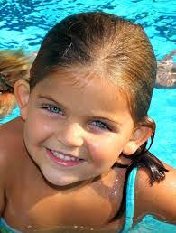 Aimee Knott's Instagram, Twitter & Facebook