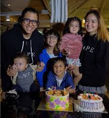 Kabar duka itu dibenarkan oleh sahabat mendiang raditya, westny dj. Joanna Alexandra Dan Suami Berbagi Kisah Haru Saat Jalani Seks Bebas Dan Jungkie Okezone Celebrity