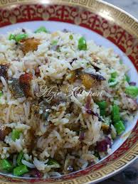 Perut kembung alias begah pasti rasanya tidak enak. Nasi Goreng Ikan Goreng Yang Sangat Sedap Azie Kitchen