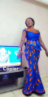 Modèle de tenue en pagne pour couple. Epingle Sur Femme Africaine Aurore