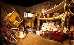 The photo above was taken just as king tut's coffin lid was taken off. The Fascinating Discovery Of The Tomb Of Tutankhamun History Of Yesterday
