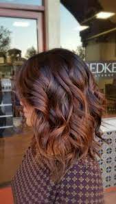 Vous êtes brune et vous voulez apporter de la luminosité à vos cheveux. Meche Caramel Sur Cheveux Chatain Quelles Sont Mes Options Archzine Fr Cheveux Coiffure Cheveux Chatains