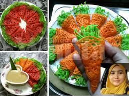 Roti jala selain bisa disajikan dengan kuah kari juga bisa disajikan dengan kuah durian. 4 Langkah Membentuk Roti Jala Lobak Tembikai Sedap Bak Hang Dicicah Kuah Serawa Mingguan Wanita