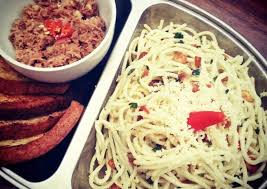 Terjemahan frasa makanan basi dari bahasa indonesia ke bahasa inggris dan contoh penggunaan makanan basi dalam kalimat dengan terjemahannya: Spicy Spaghetti Aglio Olio With Tuna Chunks In English Bahasa Recipe By Rinisuprapto Cookpad