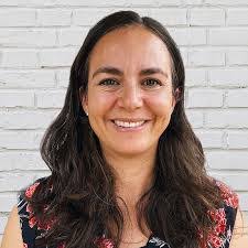 Tara Bennett's Instagram, Twitter & Facebook