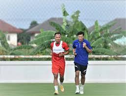 Viettel (áo trắng) gặp áp lực lớn trước sài gòn fc. Tosfl3s7pucxxm