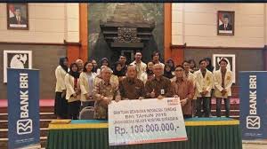 Majlis agama islam dan adat istiadat melayu perlis (maips) komited membantu golongan asnaf terjejas perintah kawalan pergerakan. Bank Bri Cabang Hr Muhammad Serahkan Beasiswa Rp 100 Juta Untuk 20 Mahasiswa Uwk Surya