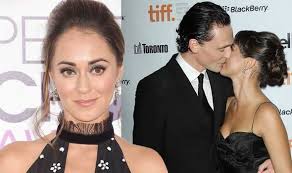 Is he cheating on his wife? I Was Very Naive Alan Partridge Star Susannah Fielding On Dating Tom Hiddleston Asume Tech