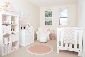 Meubles Et Decoration Chambre Bebe Fille En Rose Pastel Et Blanc Decoration Chambre Bebe Deco Chambre Enfant Chambre Bebe