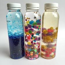1001 Idees Pour Fabriquer Une Bouteille Sensorielle Incroyable Bouteille Sensorielle Bouteilles De Decouverte Jouet Montessori