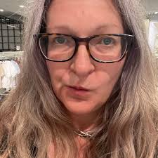 Shelly Bissonnette's Instagram, Twitter & Facebook