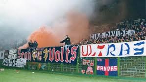 Calcio cagliari nasce come prosieguo del giornale cartaceo guida al campionato del cagliari che da vent' anni tiene informati i tifosi rossoblu del guida al campionato della squadra del cagliari calcio. Assalto Ai Tifosi Dell Atalanta Daspo Per 8 Ultra Del Cagliari Sport Cagliari