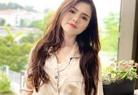 Kini foto pelakon bella astillah yang dikongsi di laman sosial menjadi meme terbaharu untuk dijadikan gurauan segelintir warganet. Biodata Bella Astillah Pelakon Drama Cinta Belum Tamat Tempoh Oh Hiburan
