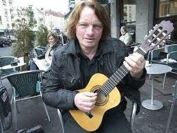 Desember 1951 i bergen) er en norsk visesanger, gitarist, komponist og tekstforfatter som har vært aktiv siden 1975. Kultur Eggum Blir Pappa Igjen
