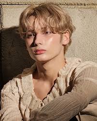 Tomorrow X Together's (@txt_bighit) Huening Kai has wrapped up his first  solo variety show, 'HUENINGKAI Wants to Start a Band,'showcasing his  musical talents and passion for band music. The four-episode series,  available