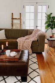 One Way To Create A Cozy Fall Living Room Add The Chunkiest Blanket You Can Find Patticakewagner K Fall Living Room Vintage Living Room Furniture Home Decor