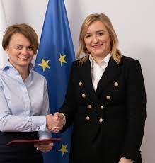 Join to listen to great radio shows, dj mix sets and podcasts. Spod Skrzydel Dworczyka Do Ministerstwa Rozwoju Kim Jest Olga Semeniuk