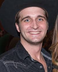 Alex Swindle's Instagram, Twitter & Facebook