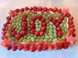 Christmas party platters made with fruit! Pin By Brandi On Sides Christmas Recipes Appetizers Christmas Veggie Tray Christmas Food