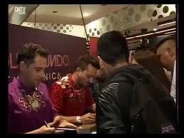Una en mil, más s. Tan Bionica Firma De Discos Hola Mundo Youtube