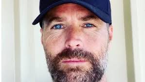 No longer in bookshops near u. Your Guide To Why Pete Evans Is Copping So Much Deserved Hate