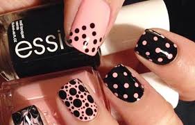 A la habitación en donde sueles preparar los alimentos, no dudes en guiarte con la siguiente propuesta en donde te muestro las mejores ideas para conseguir una linda decoración de cocinas decoradas sencillas y modernas. 50 Divertidos Disenos De Unas Con Puntos Belleza De Mujeres