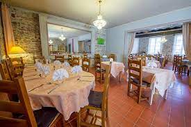 Labellise logis de france 2 cocottes, notre restaurant vous invite a decouvrir une cuisine traditionnelle melant des produits du terroir et de la mer. Hotel De La Table D Antan Bon Encontre Wonderbox